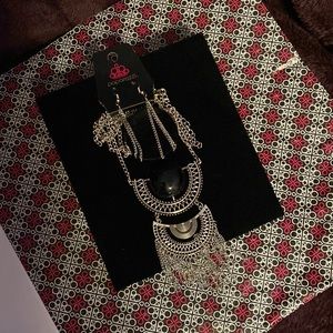Paparazzi Necklace and Matching Earrings
